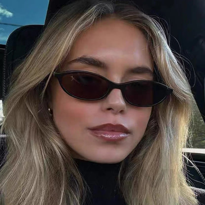 Muse Retro Oval Sunglasses - blonde model lifestyle close-up (R3)