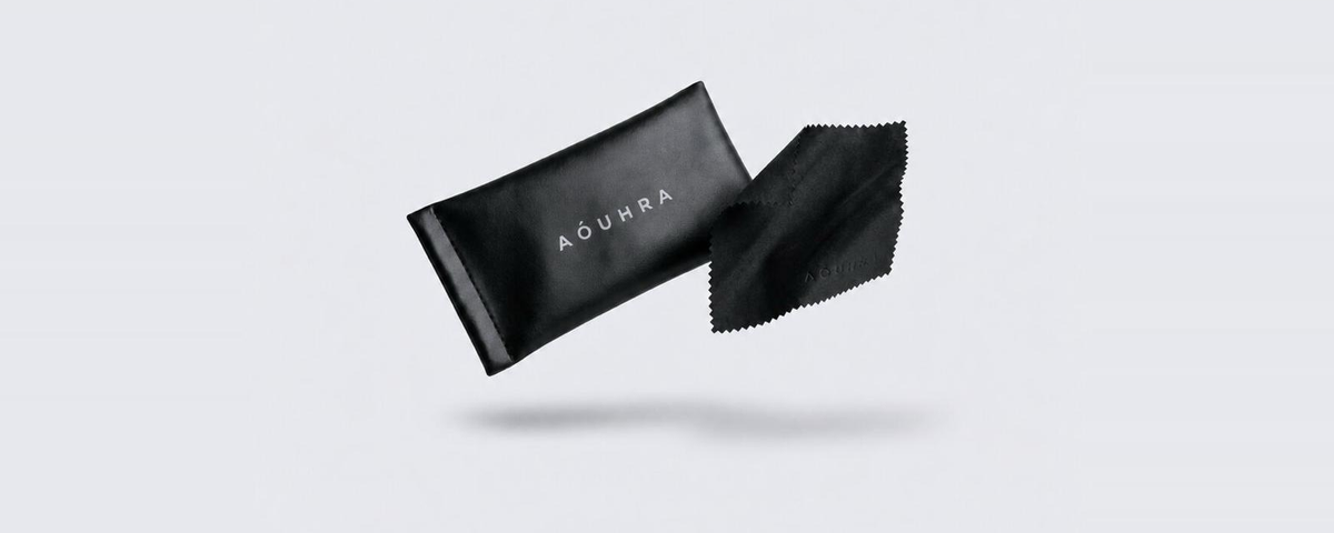 Aóuhra carrying pouch and lens cleaning cloth